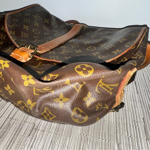 Auth preloved vintage Louis Vuitton Saumur 35 Large Messenger Bag. - Picture 15 of 16